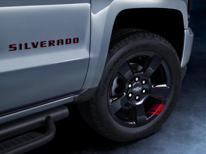 2017-chevrolet-silverado-redline-027
